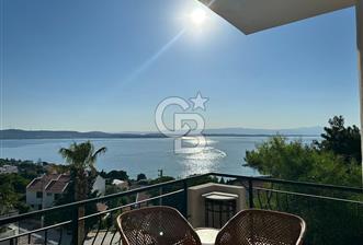 ÇEŞME PAŞALİMANINDA PANORAMİK DENİZ MANZARALI MÜSTAKİL VİLLA