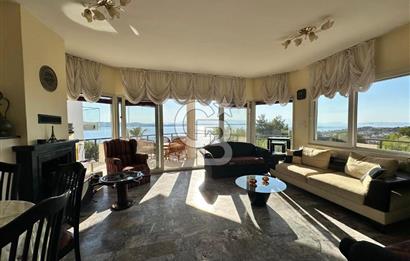ÇEŞME PAŞALİMANINDA PANORAMİK DENİZ MANZARALI MÜSTAKİL VİLLA