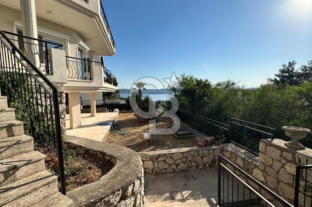 ÇEŞME PAŞALİMANINDA PANORAMİK DENİZ MANZARALI MÜSTAKİL VİLLA