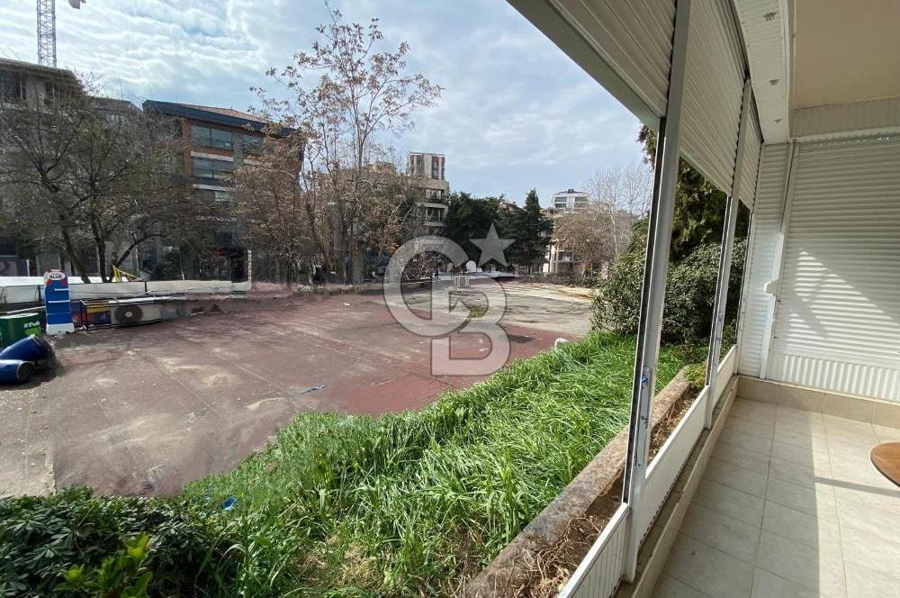 BAĞDAT CADDESİ ÜZERİNDE, TABELA DEĞERİ YÜKSEK, YENİLENMİŞ GİRİŞ KATI OFİS – SADECE 1 YILLIK KİRALIK