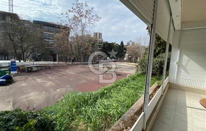 BAĞDAT CADDESİ ÜZERİNDE, TABELA DEĞERİ YÜKSEK, YENİLENMİŞ GİRİŞ KATI OFİS – SADECE 1 YILLIK KİRALIK