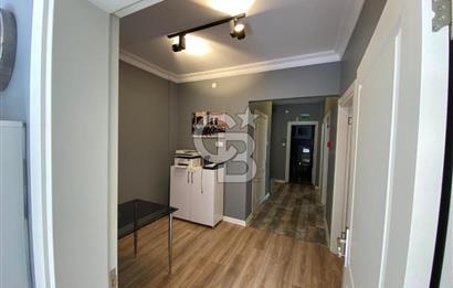 BAĞDAT CADDESİ ÜZERİNDE, TABELA DEĞERİ YÜKSEK, YENİLENMİŞ GİRİŞ KATI OFİS – SADECE 1 YILLIK KİRALIK