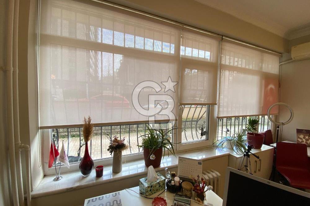 BAĞDAT CADDESİ ÜZERİNDE, TABELA DEĞERİ YÜKSEK, YENİLENMİŞ GİRİŞ KATI OFİS – SADECE 1 YILLIK KİRALIK