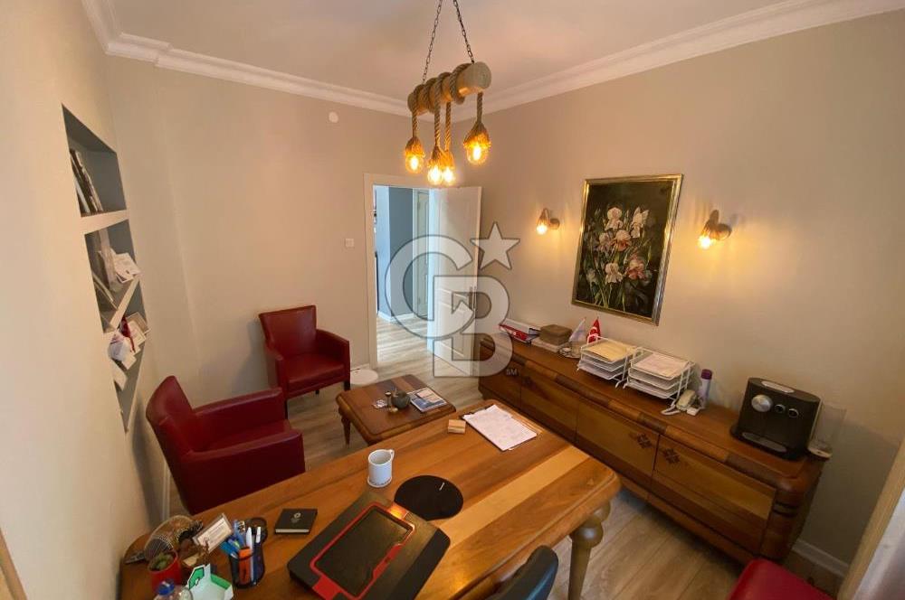 BAĞDAT CADDESİ ÜZERİNDE, TABELA DEĞERİ YÜKSEK, YENİLENMİŞ GİRİŞ KATI OFİS – SADECE 1 YILLIK KİRALIK