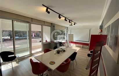BAĞDAT CADDESİ ÜZERİNDE, TABELA DEĞERİ YÜKSEK, YENİLENMİŞ GİRİŞ KATI OFİS – SADECE 1 YILLIK KİRALIK