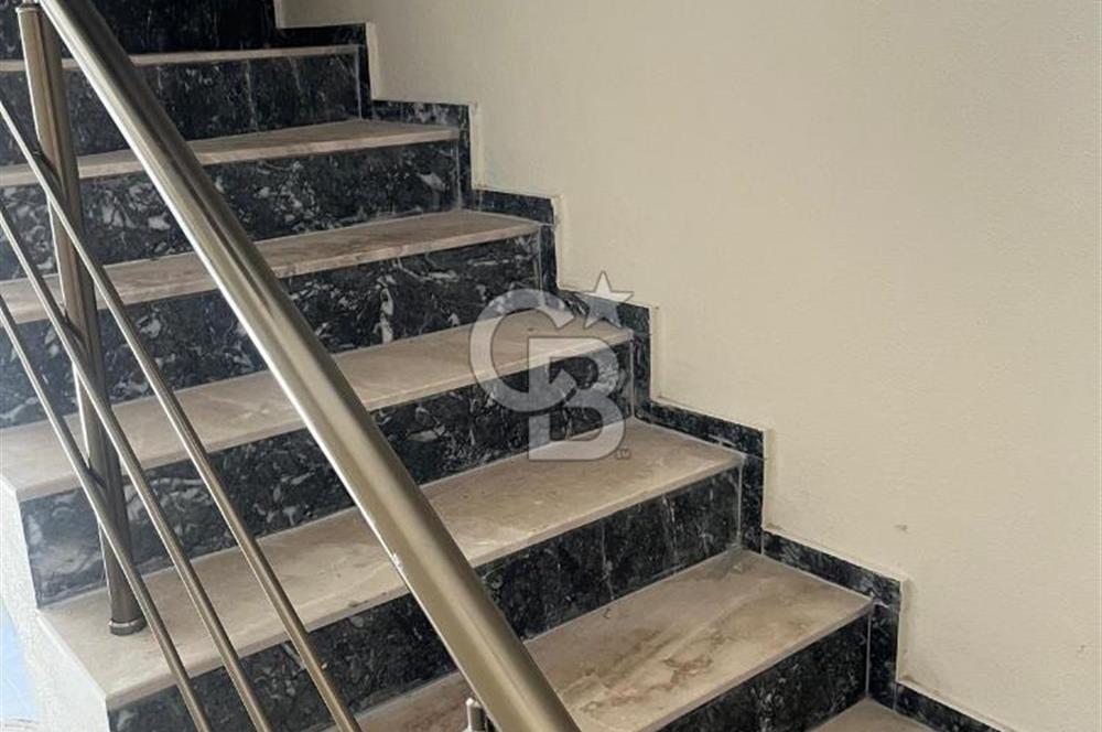 Foça Kazımdirik  Site'de 2+1 Köşe Konumda Satılık Daire