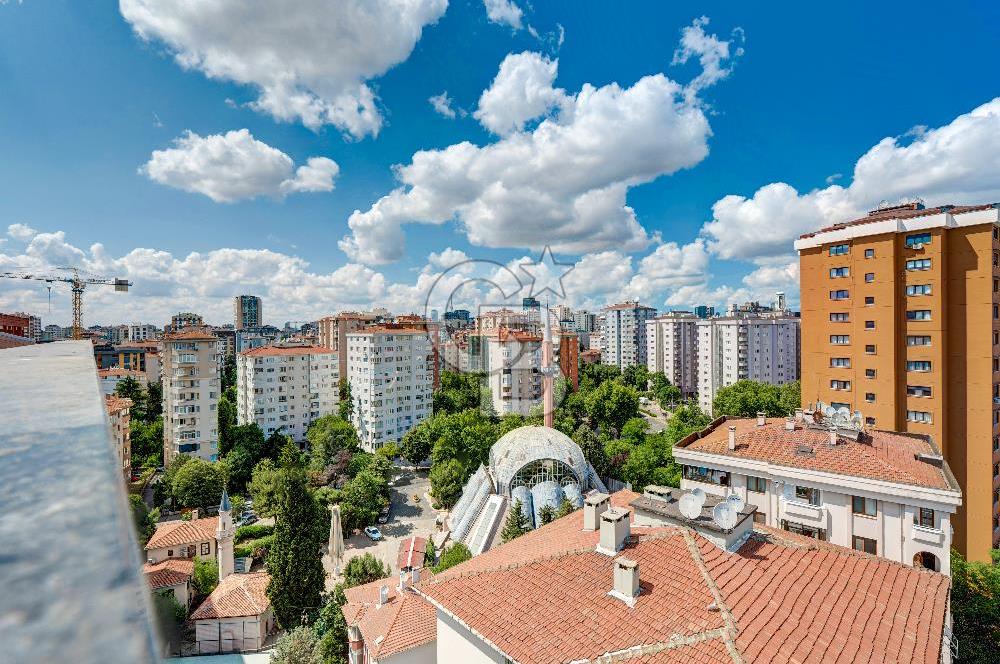 KOZYATAĞI MERKEZ 220 M2 4+1 GENÇ BİNA MÜKEMMEL LOKASYON
