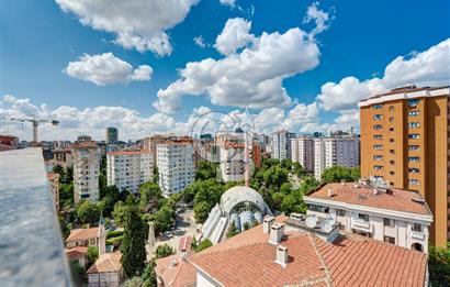 KOZYATAĞI MERKEZ 220 M2 4+1 GENÇ BİNA MÜKEMMEL LOKASYON