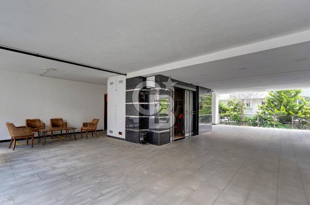 KOZYATAĞI MERKEZ 220 M2 4+1 GENÇ BİNA MÜKEMMEL LOKASYON