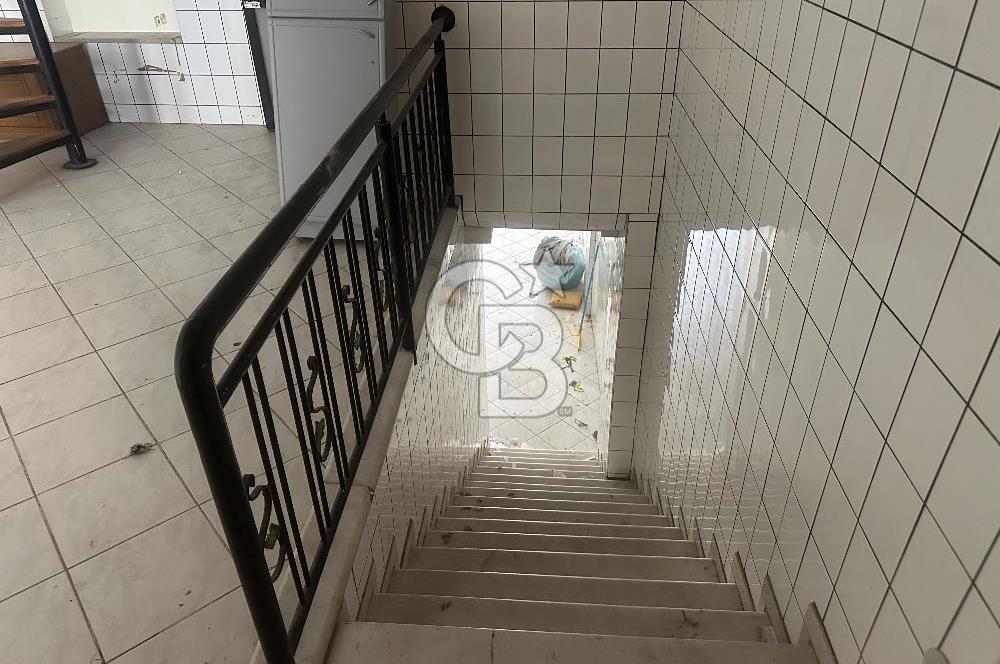 çiğli kaymakamlığı yakınında 3 katlı dükkan