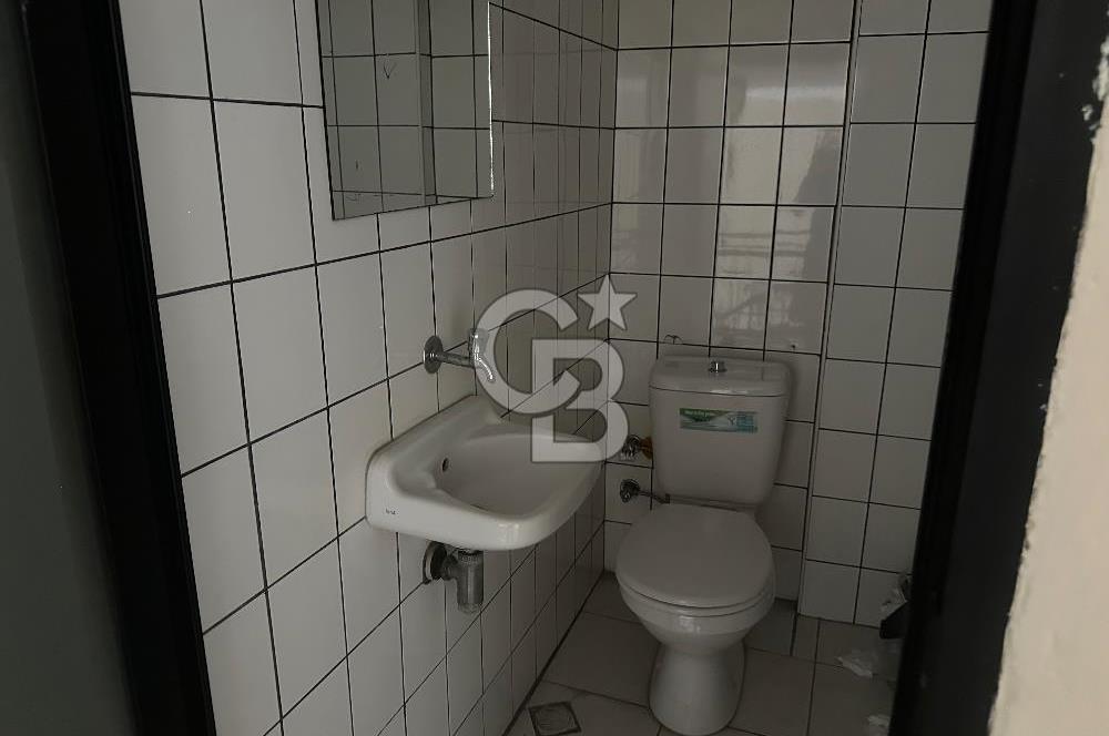 çiğli kaymakamlığı yakınında 3 katlı dükkan