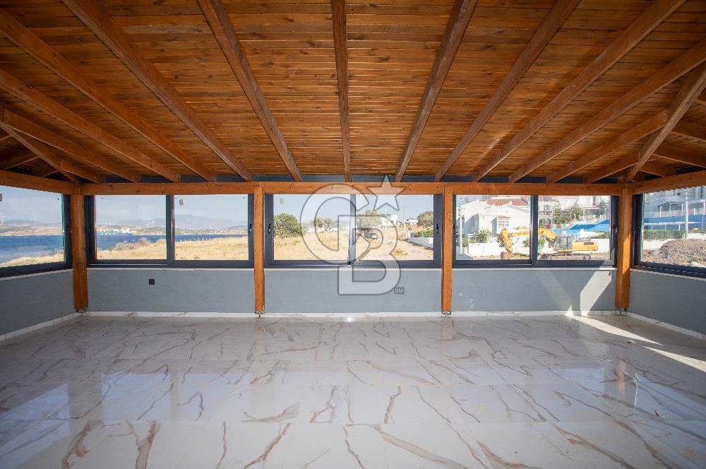 Foça Cumhuriyet Mh.4+1 Denize Sıfır Ultra Lüks Satılık Villa