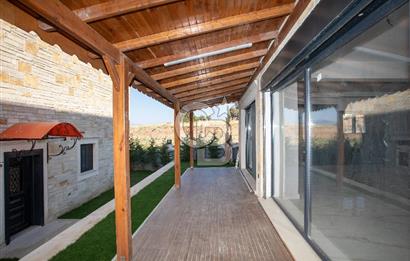 Foça Cumhuriyet Mh.4+1 Denize Sıfır Ultra Lüks Satılık Villa