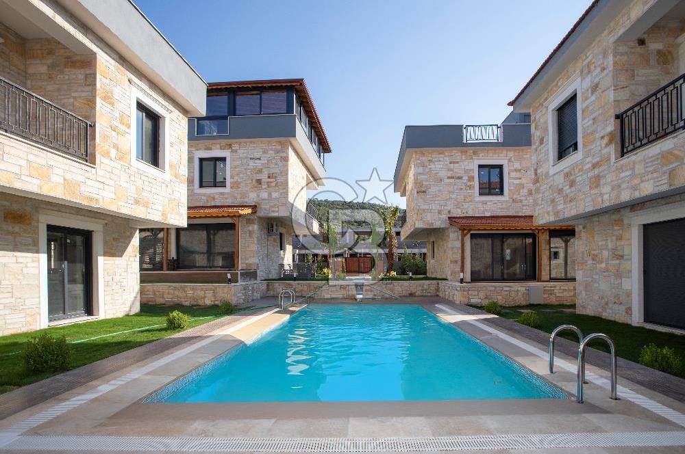 Foça Cumhuriyet Mh.4+1 Denize Sıfır Ultra Lüks Satılık Villa