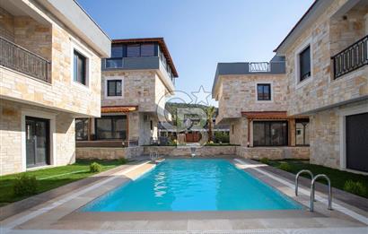Foça Cumhuriyet Mh.4+1 Denize Sıfır Ultra Lüks Satılık Villa