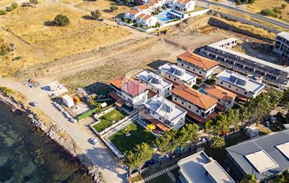 Foça Cumhuriyet Mh.4+1 Denize Sıfır Ultra Lüks Satılık Villa