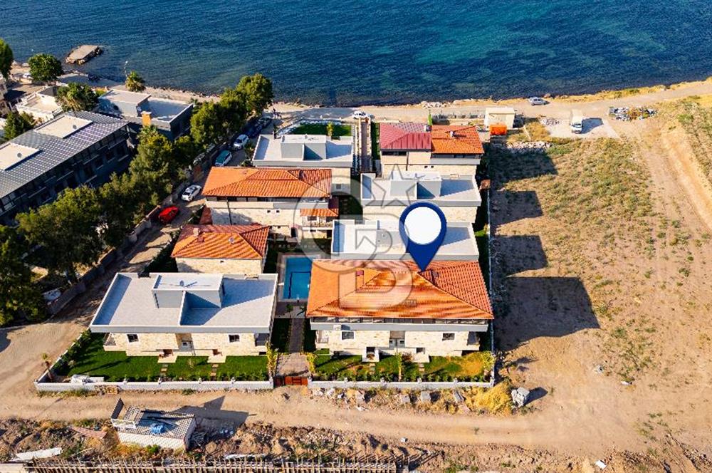 Foça Cumhuriyet Mh.4+1 Denize Sıfır Ultra Lüks Satılık Villa