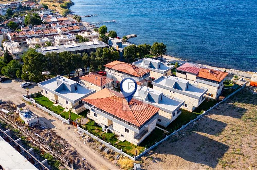 Foça Cumhuriyet Mh.4+1 Denize Sıfır Ultra Lüks Satılık Villa