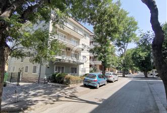 BAHÇELİEVLERDE AŞKABAT CD. PARALELİ SATILIK YAPILI 3+1 BOŞ DAİRE