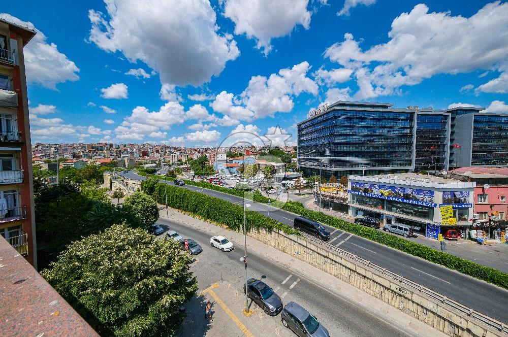 BAHRİYE CADDESİ ÜZERİNDE 700 m2 KOMPLE SATILIK TİCARİ BİNA