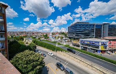 BAHRİYE CADDESİ ÜZERİNDE 700 m2 KOMPLE SATILIK TİCARİ BİNA