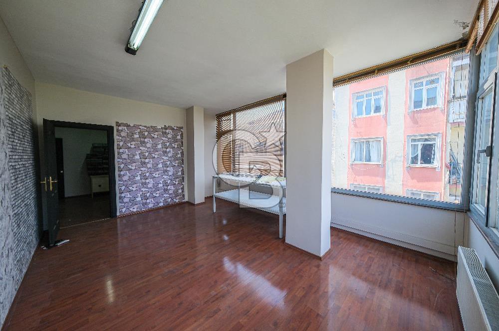 BAHRİYE CADDESİ ÜZERİNDE 700 m2 KOMPLE SATILIK TİCARİ BİNA