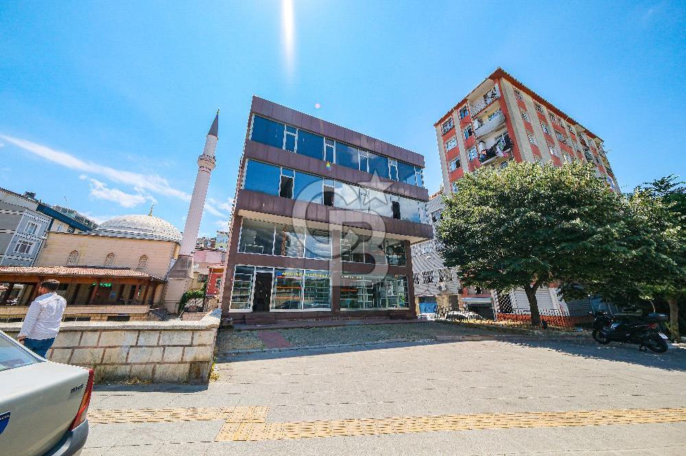 BAHRİYE CADDESİ ÜZERİNDE 700 m2 KOMPLE SATILIK TİCARİ BİNA
