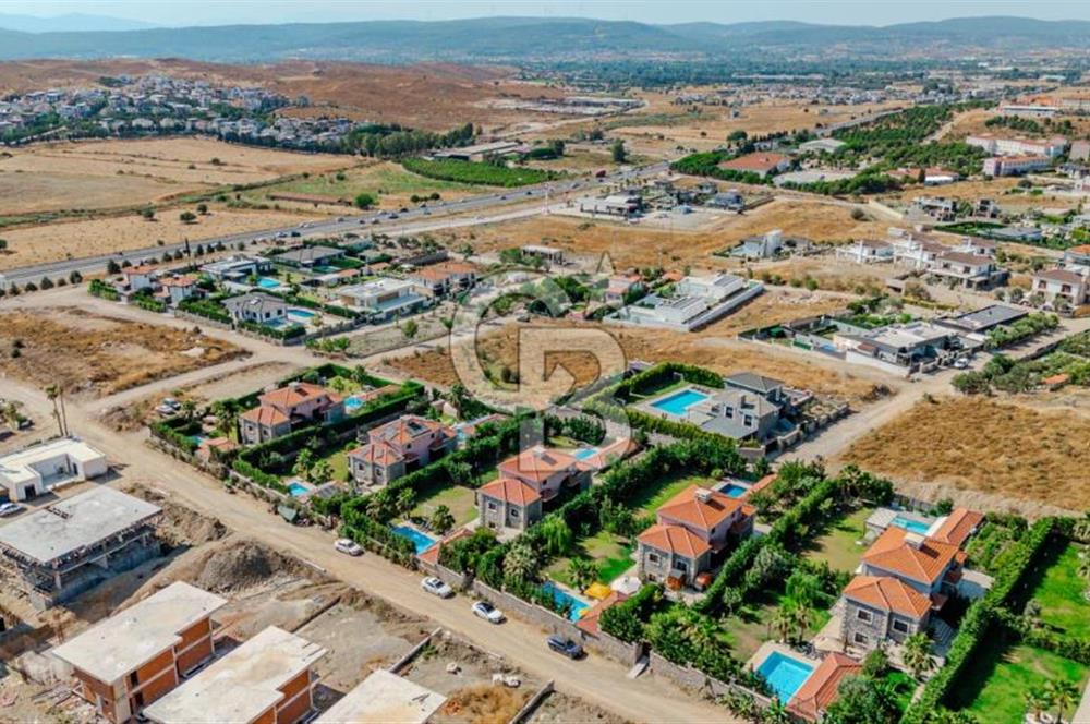 SEFERİHİSAR'IN EN PRESTİJLİ BÖLGESİNDE MÜSTAKİL HAVUZLU VİLLA 