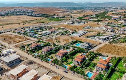 SEFERİHİSAR'IN EN PRESTİJLİ BÖLGESİNDE MÜSTAKİL HAVUZLU VİLLA 
