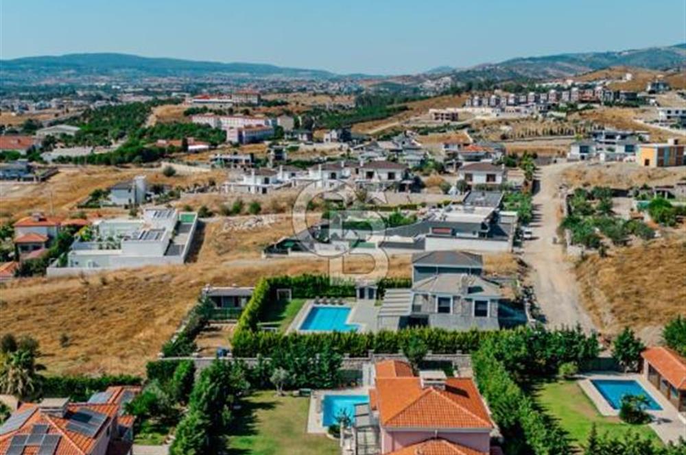 SEFERİHİSAR'IN EN PRESTİJLİ BÖLGESİNDE MÜSTAKİL HAVUZLU VİLLA 