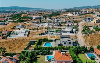 SEFERİHİSAR'IN EN PRESTİJLİ BÖLGESİNDE MÜSTAKİL HAVUZLU VİLLA 