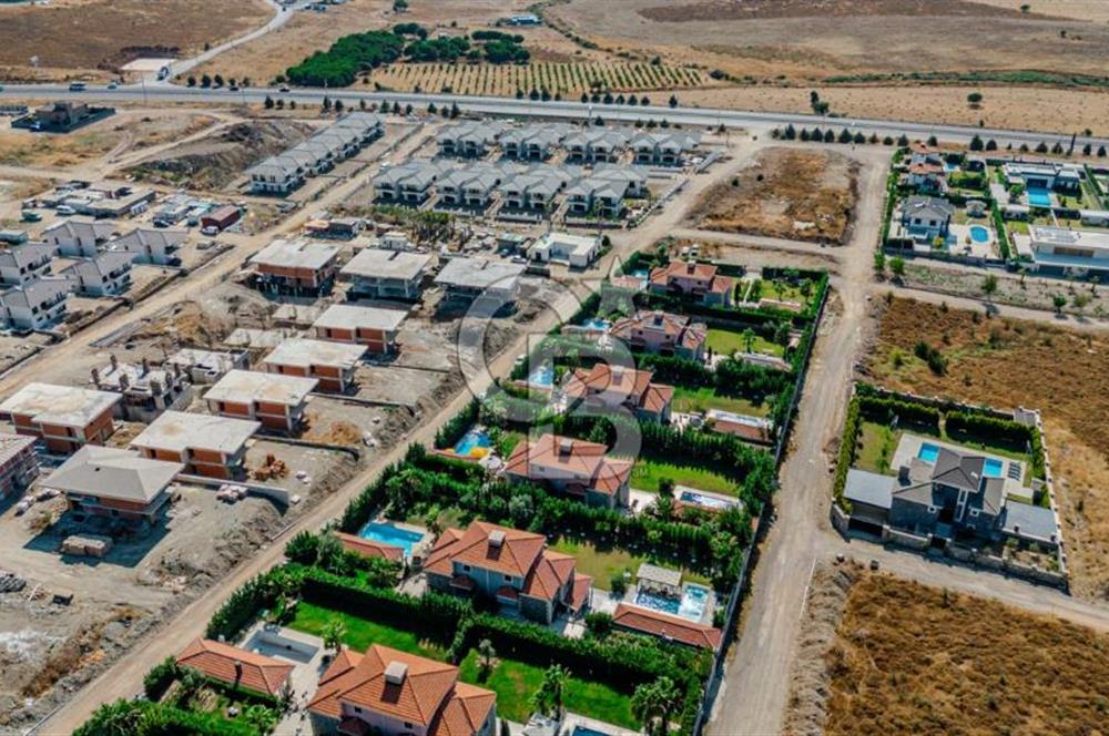 SEFERİHİSAR'IN EN PRESTİJLİ BÖLGESİNDE MÜSTAKİL HAVUZLU VİLLA 
