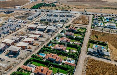 SEFERİHİSAR'IN EN PRESTİJLİ BÖLGESİNDE MÜSTAKİL HAVUZLU VİLLA 