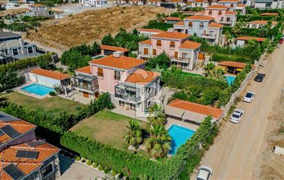 SEFERİHİSAR'IN EN PRESTİJLİ BÖLGESİNDE MÜSTAKİL HAVUZLU VİLLA 