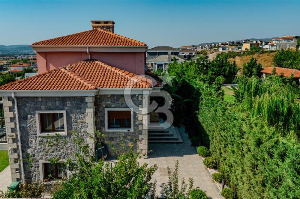 SEFERİHİSAR'IN EN PRESTİJLİ BÖLGESİNDE MÜSTAKİL HAVUZLU VİLLA 