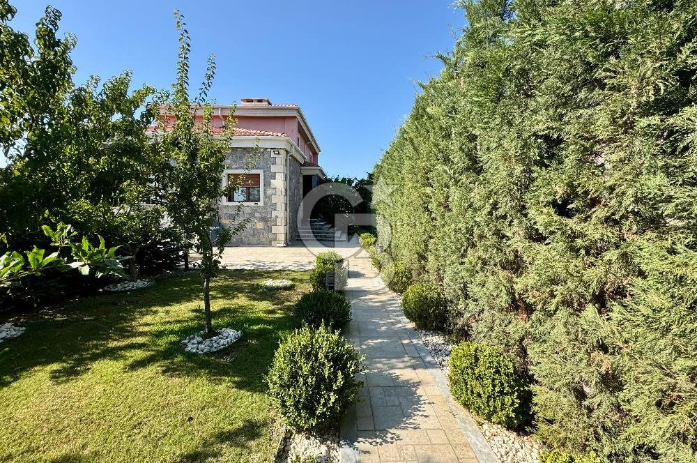 SEFERİHİSAR'IN EN PRESTİJLİ BÖLGESİNDE MÜSTAKİL HAVUZLU VİLLA 