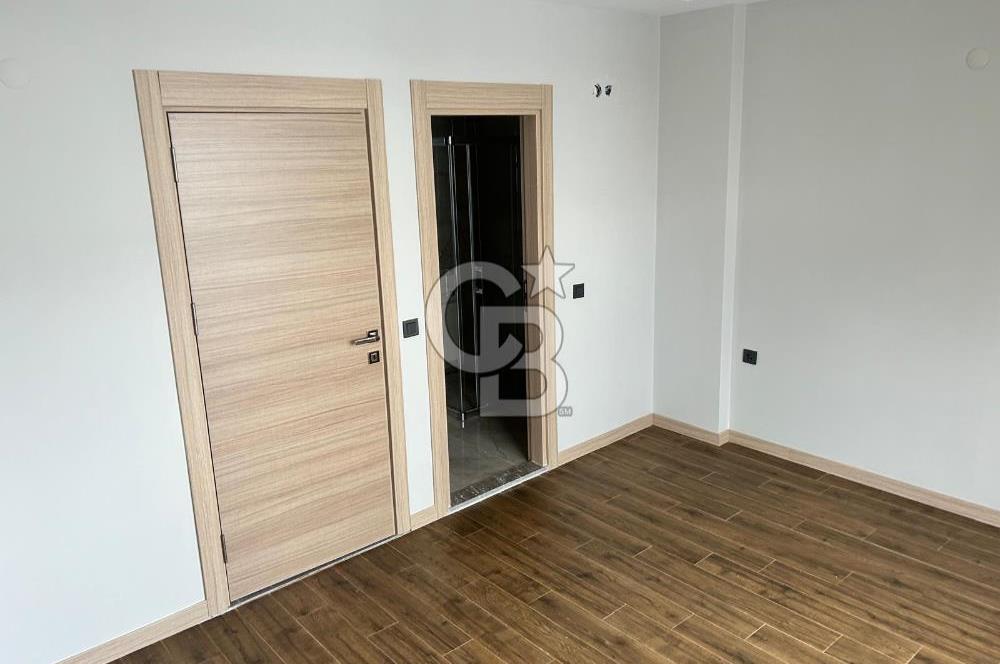 Camikebir'de Villa ve Siteler Bölgesinde 3+1 Köşe Villa