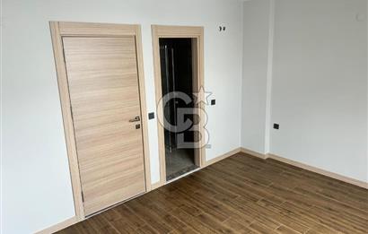 Camikebir'de Villa ve Siteler Bölgesinde 3+1 Köşe Villa