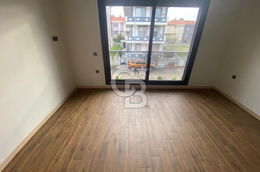 Camikebir'de Villa ve Siteler Bölgesinde 3+1 Köşe Villa