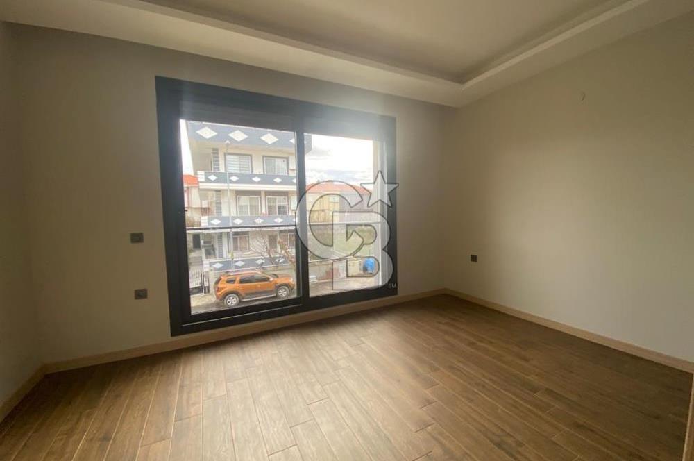 Camikebir'de Villa ve Siteler Bölgesinde 3+1 Köşe Villa