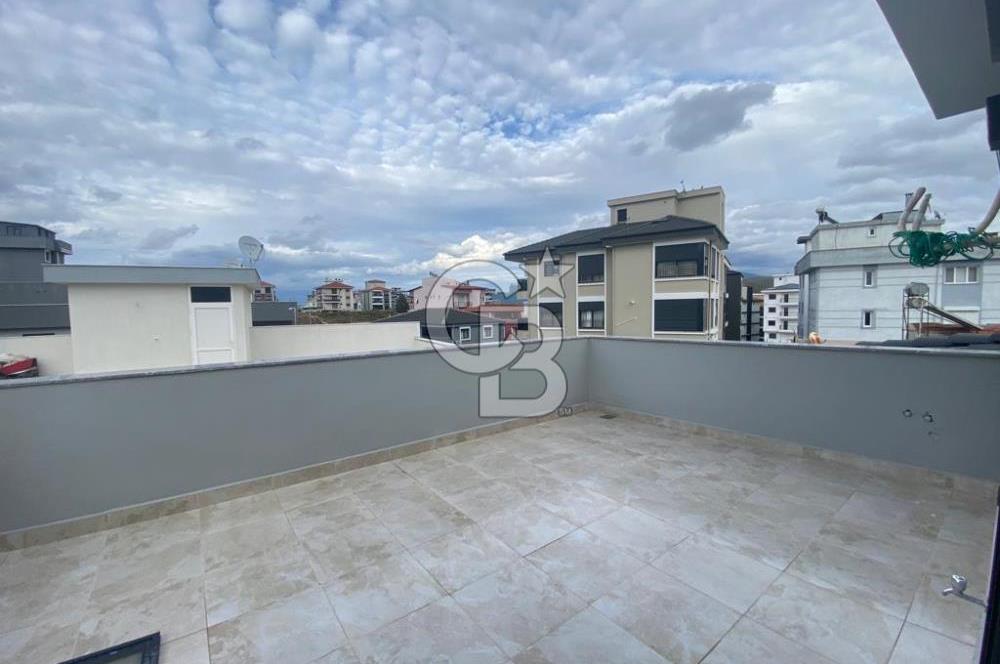 Camikebir'de Villa ve Siteler Bölgesinde 3+1 Köşe Villa