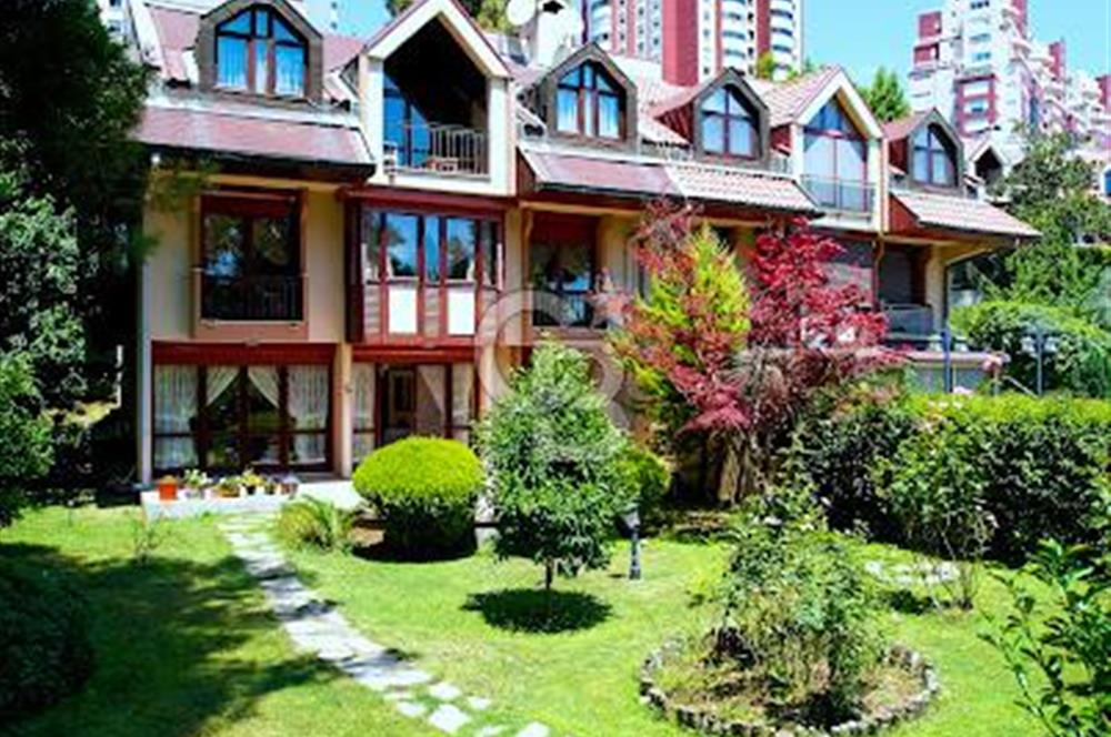 Bahçeşehir Şelale Villaların'da Satılık 5+2 villa