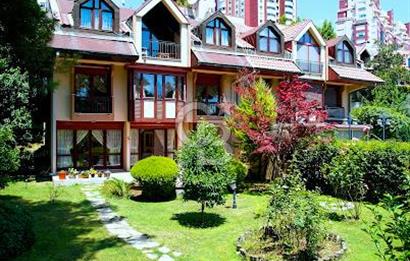 Bahçeşehir Şelale Villaların'da Satılık 5+2 villa