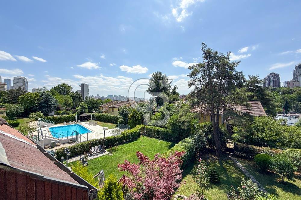 Bahçeşehir Şelale Villaların'da Satılık 5+2 villa