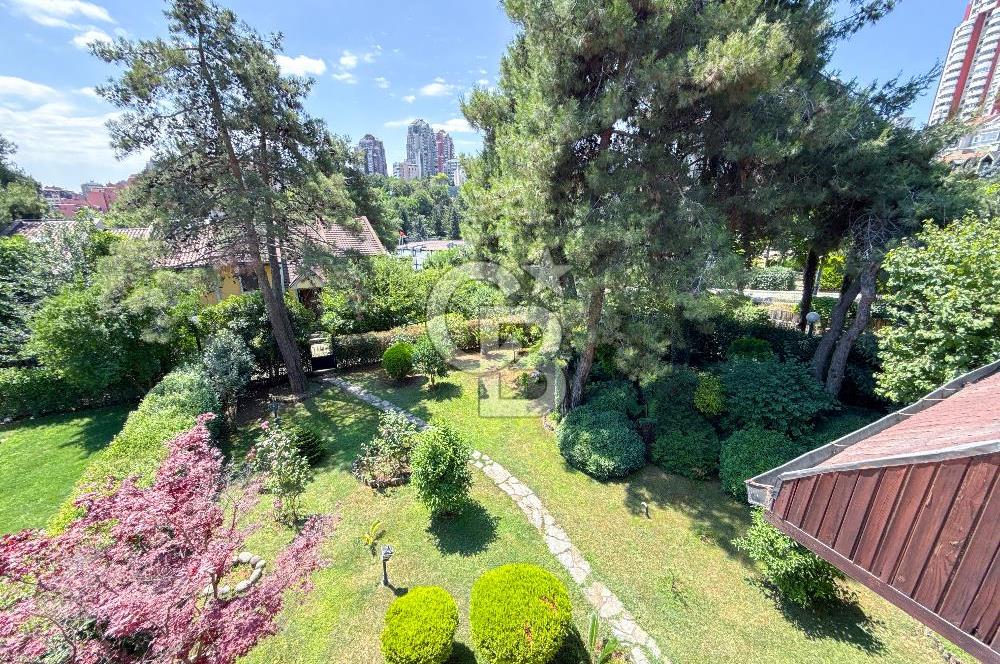 Bahçeşehir Şelale Villaların'da Satılık 5+2 villa