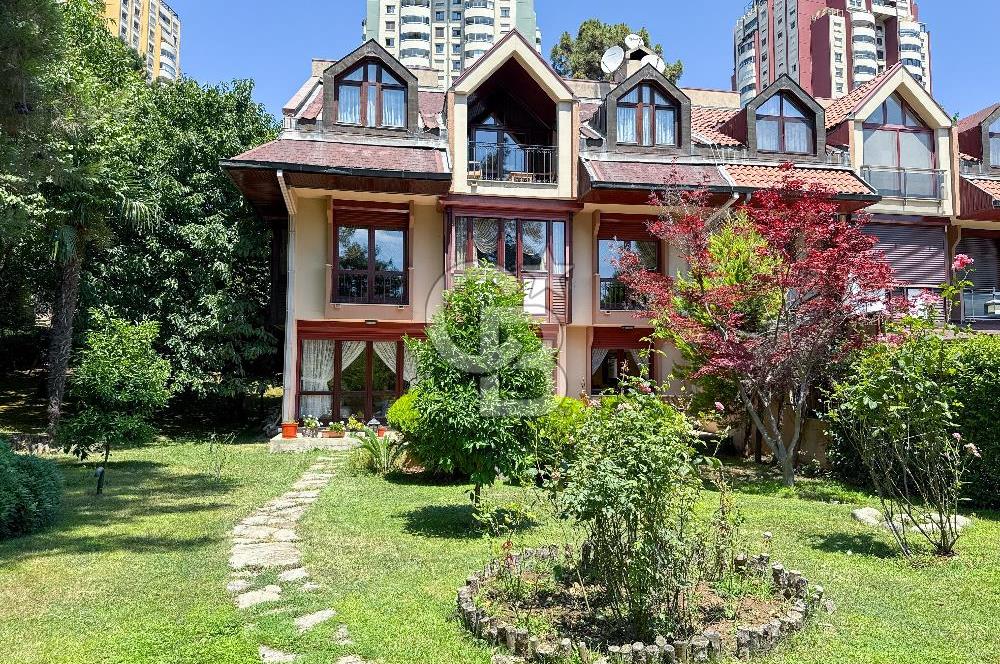 Bahçeşehir Şelale Villaların'da Satılık 5+2 villa