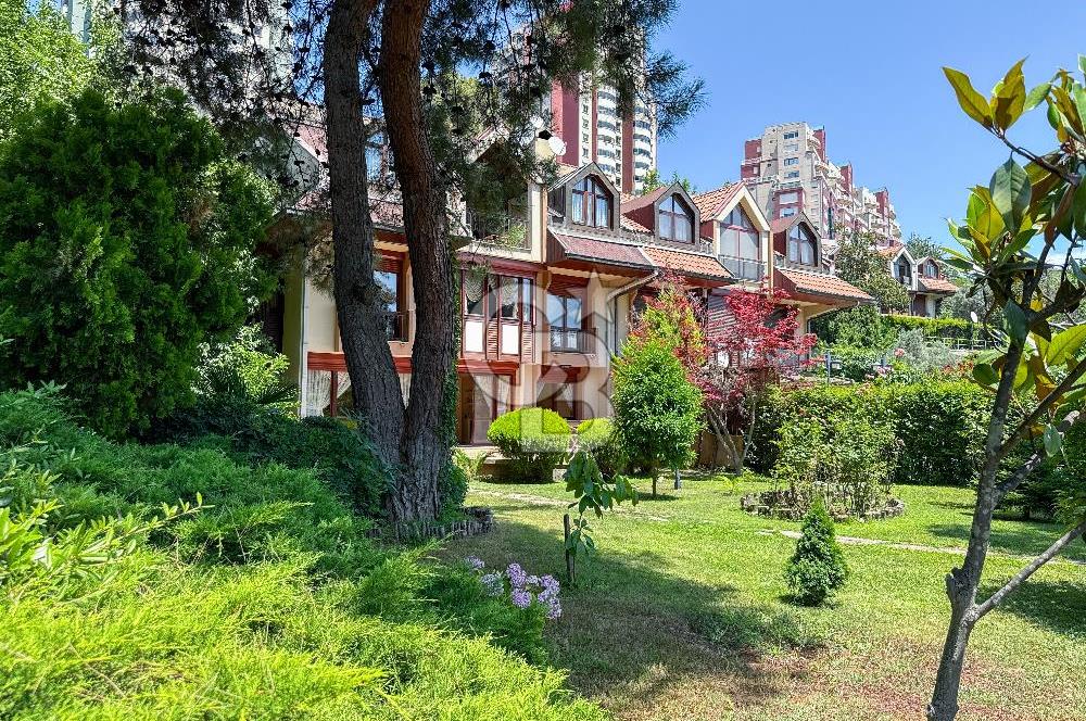 Bahçeşehir Şelale Villaların'da Satılık 5+2 villa