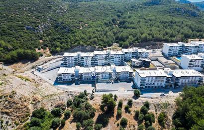 KUŞADASINDA DOĞA İLE İÇ İÇE HARİKA PROJEDE SATILIK 1+1 GİRİŞ KATI DAİRE