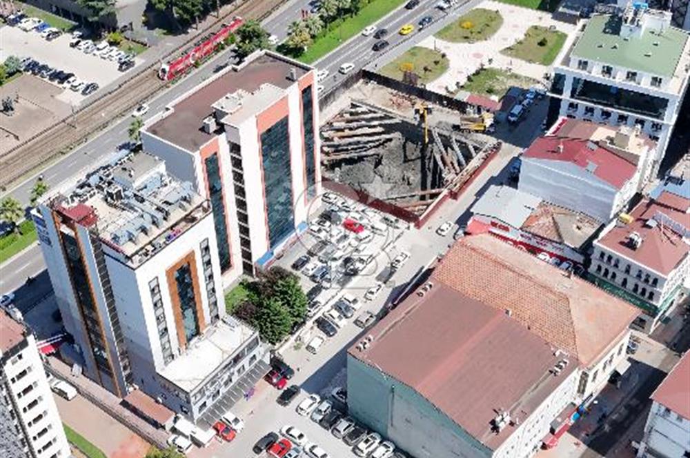 CB/PARK RUŞEN OKUL'DAN CUMHURİYET MEYDANINDA KOMPLE KİRALIK BİNA