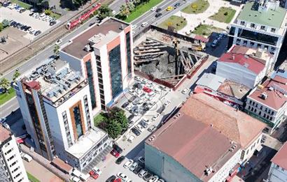 CB/PARK RUŞEN OKUL'DAN CUMHURİYET MEYDANINDA KOMPLE KİRALIK BİNA